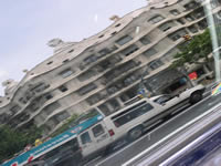 gaudi - reflet de la casa pedrera