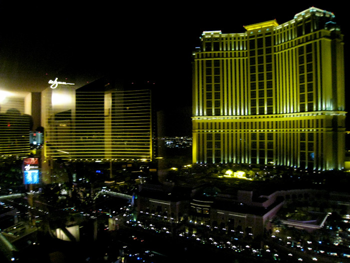 vue du strip depuis une chambre du treasure island