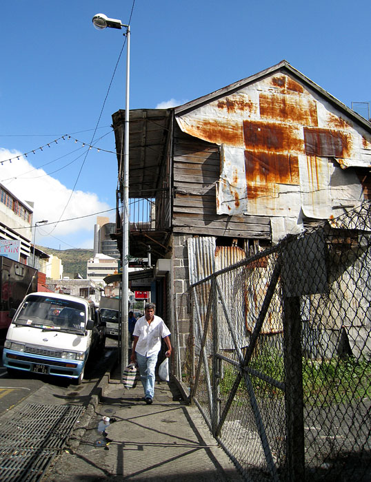 scène de rue à port louis, capitale de l'île maurice