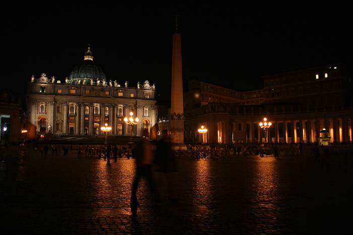 basilique saint pierre by night