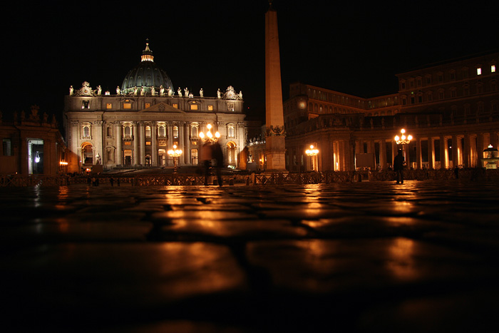 basilique saint pierre by night